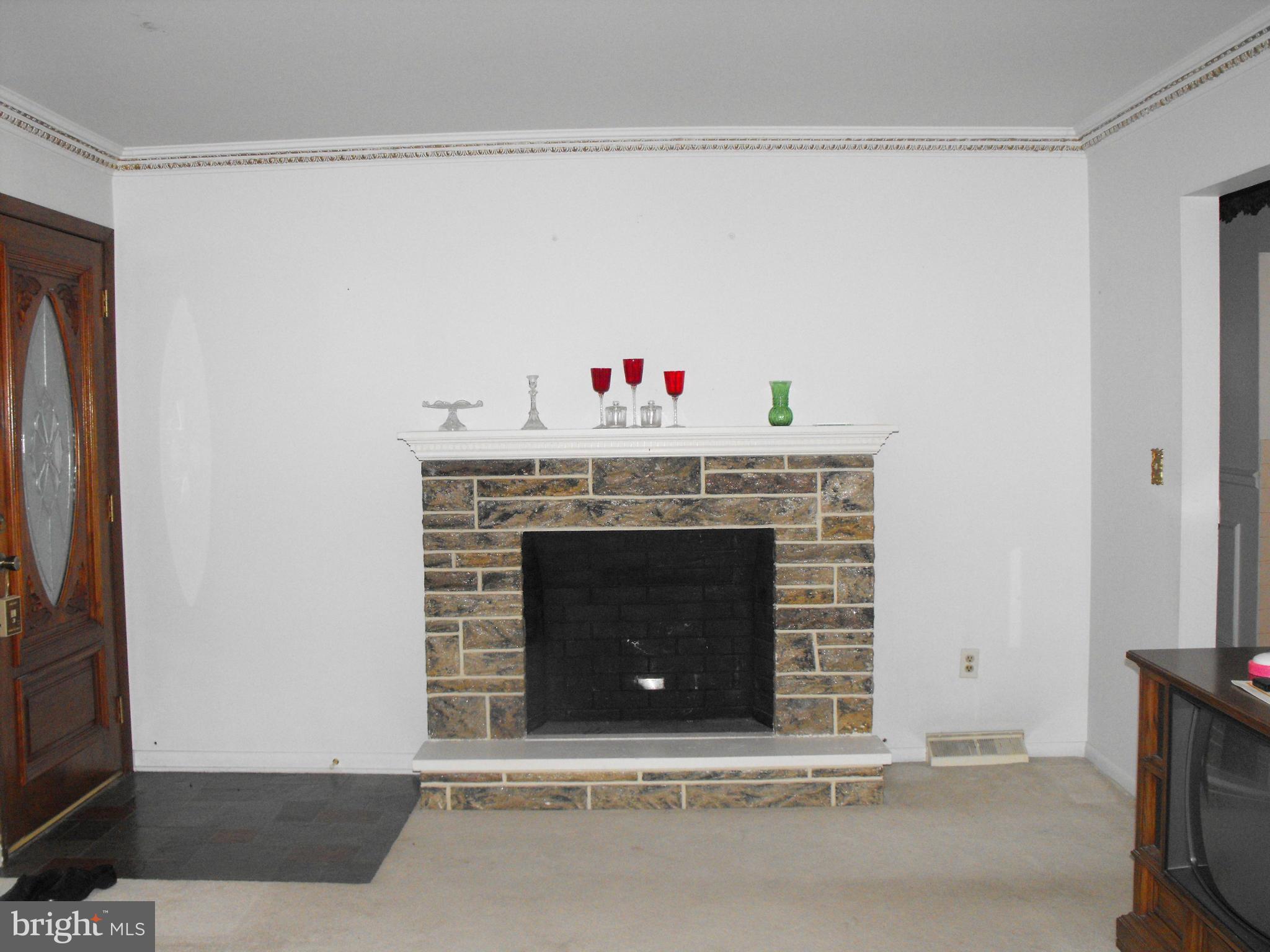12208 Vale Summit Road Southwest Frostburg, MD 21532 - Photo 4 of 15 Living Room