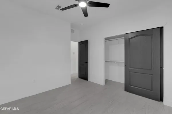 a view of empty room with ceiling fan