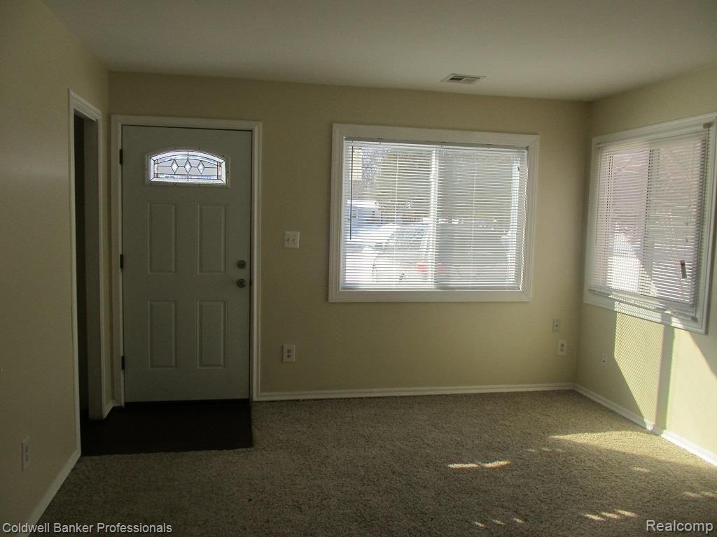14119 Hannan Road Romulus, MI 48174 - Photo 2 of 19 Living Room.jpg