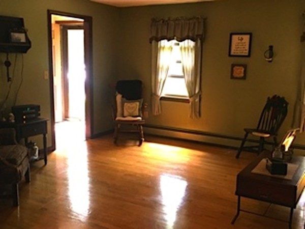 32 Bellingham Road Blackstone, MA 01504 - Photo 3 of 21 Gallery Image 3
