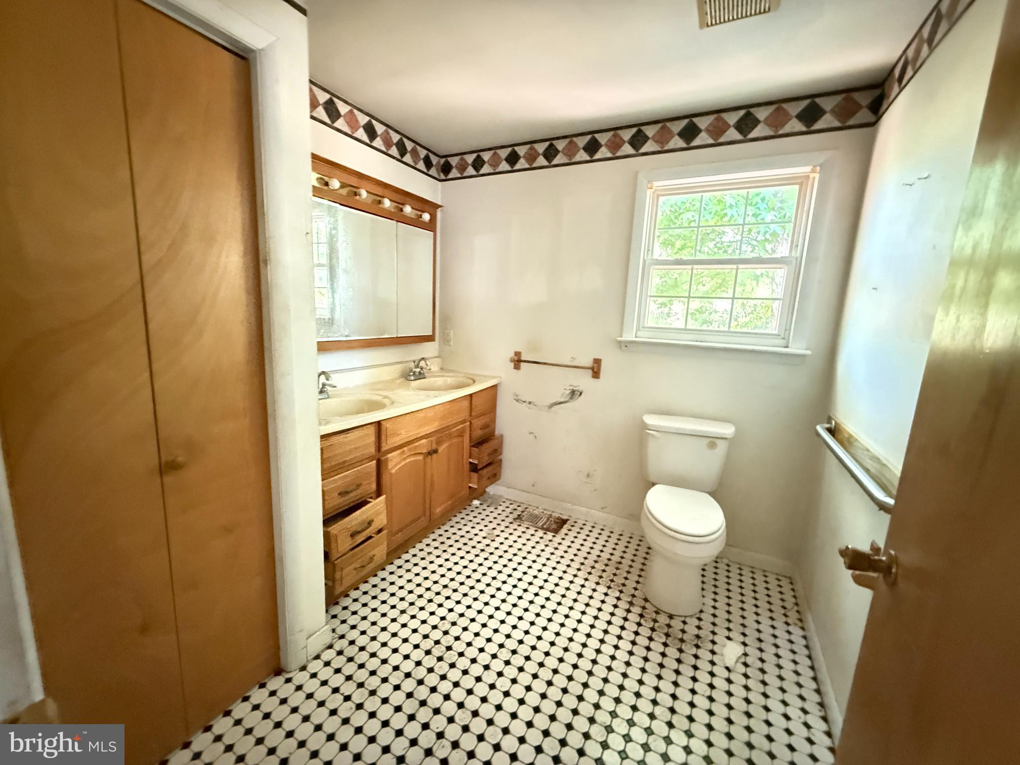 1700 Lee Road Fort Washington, MD 20744 - Photo 8 of 15 Primary Bath