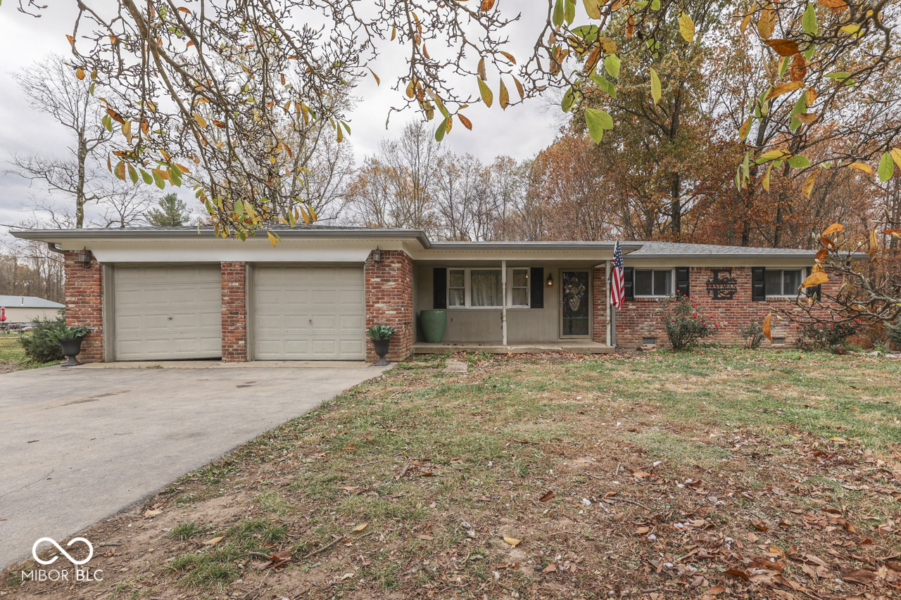 8190 Beech Grove Road Martinsville, IN 46151 - Photo 5 of 38