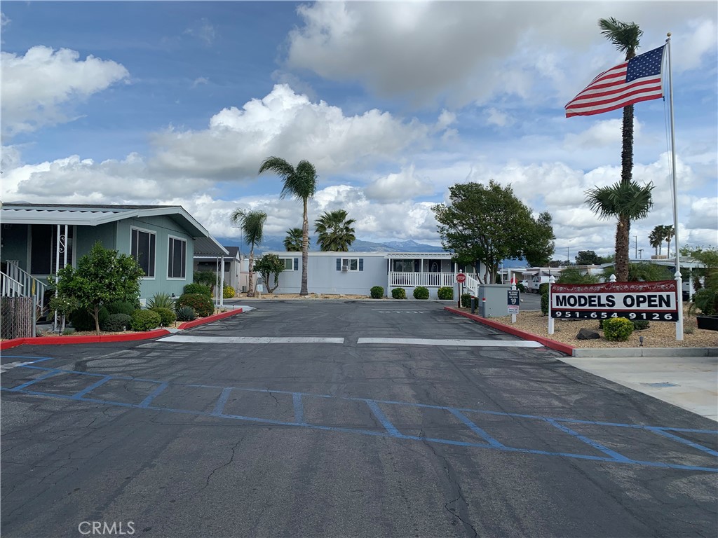 999 South Santa Fe Avenue, Unit 34 San Jacinto, CA 92583 - Photo 2 of 5 a view of a street in front of the building