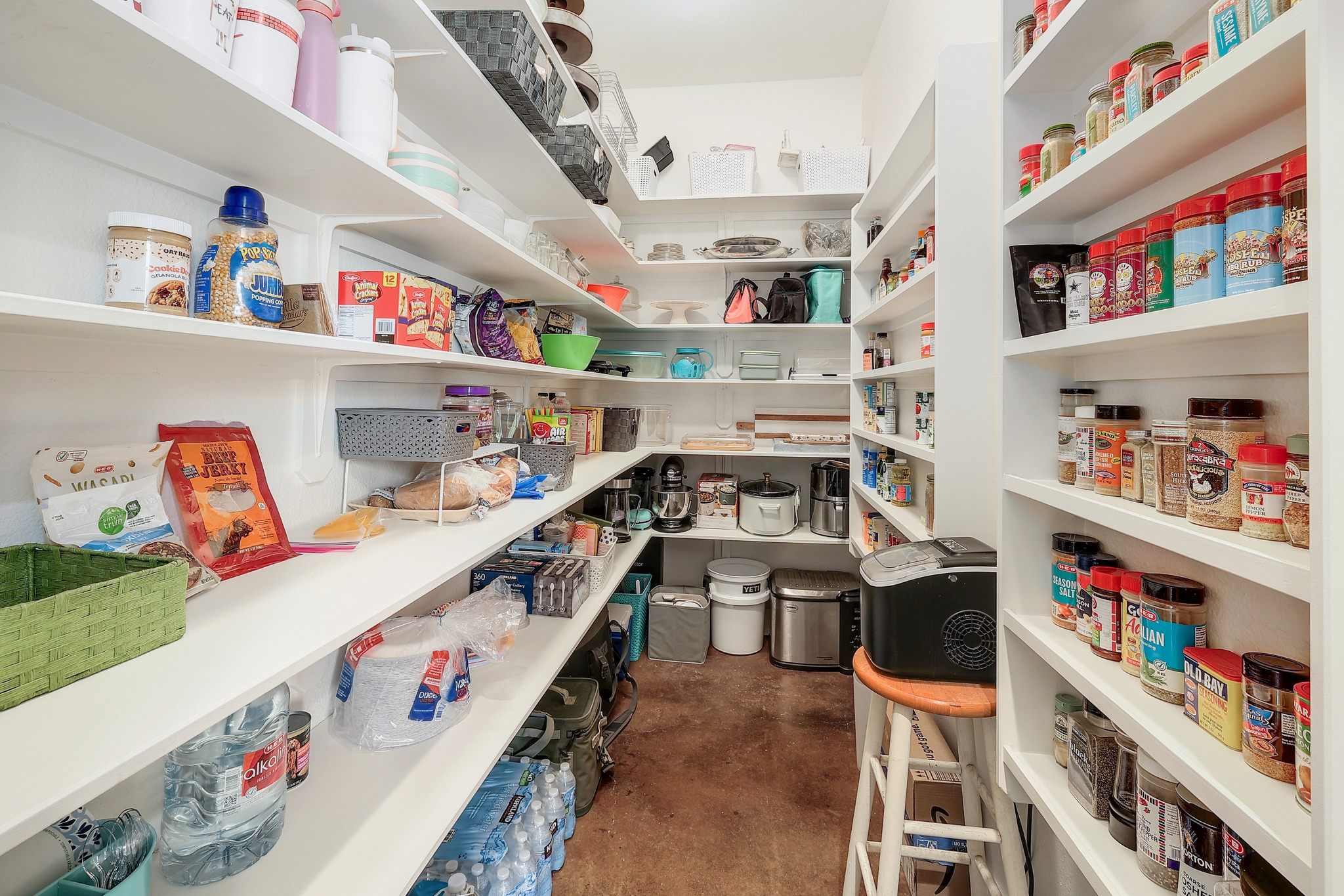 23928 Oscar Road Spicewood, TX 78669 - Photo 15 of 39 a room with furniture a baby crib and a book shelf