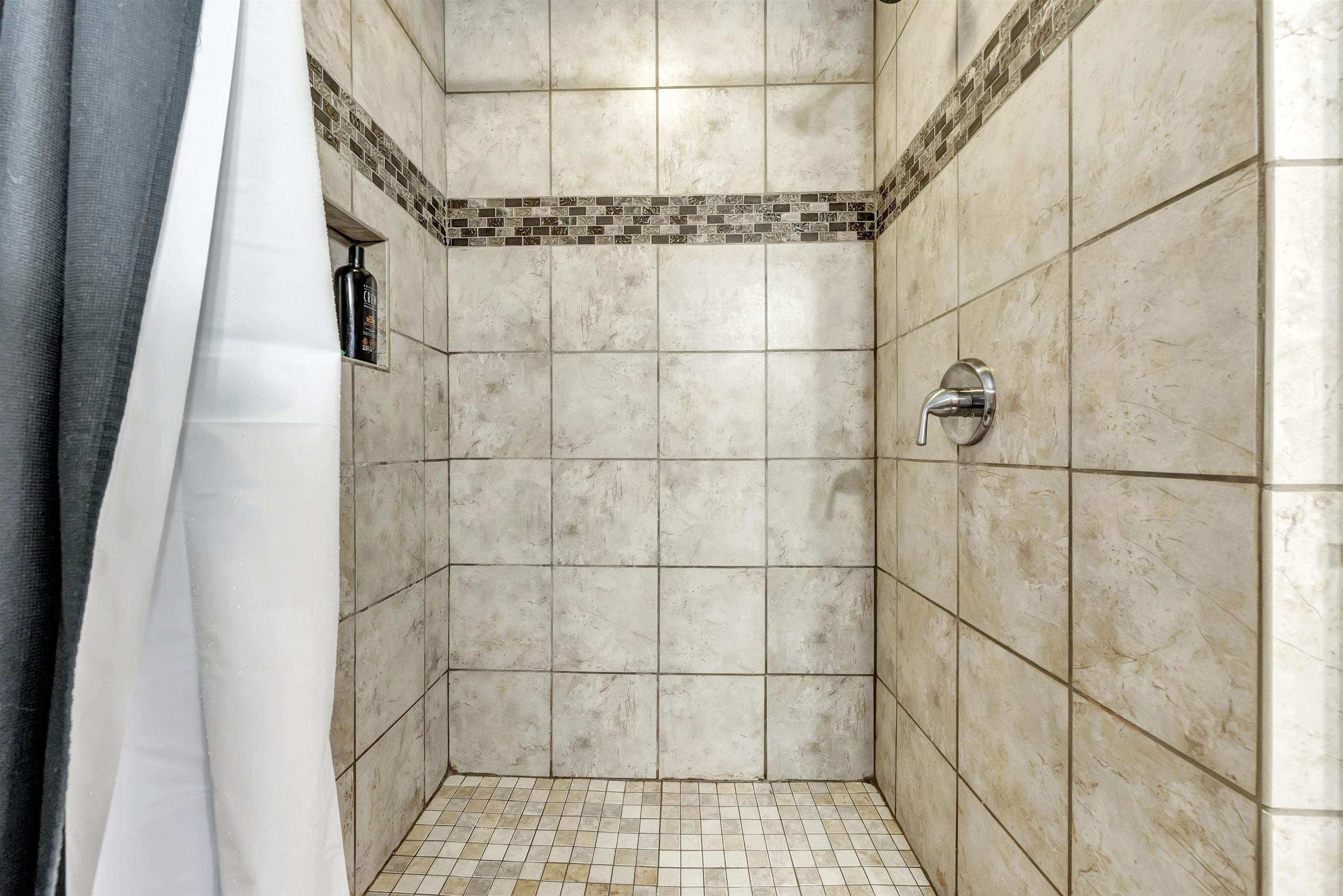 1659 Ontario Road Green Bay, WI 54311 - Photo 24 of 37