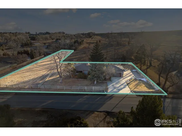 a view of a yard from a balcony