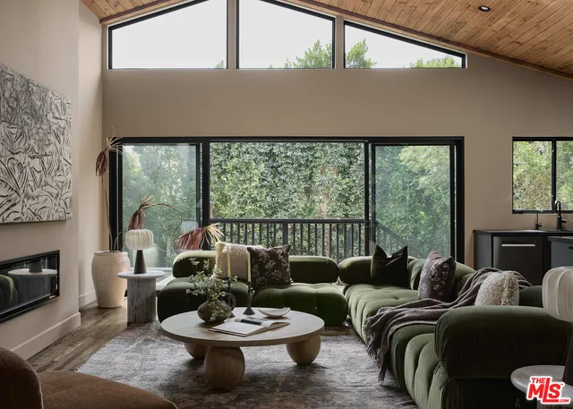 $2,450,000 | 12406 La Maida Street, Valley Village, CA 91607