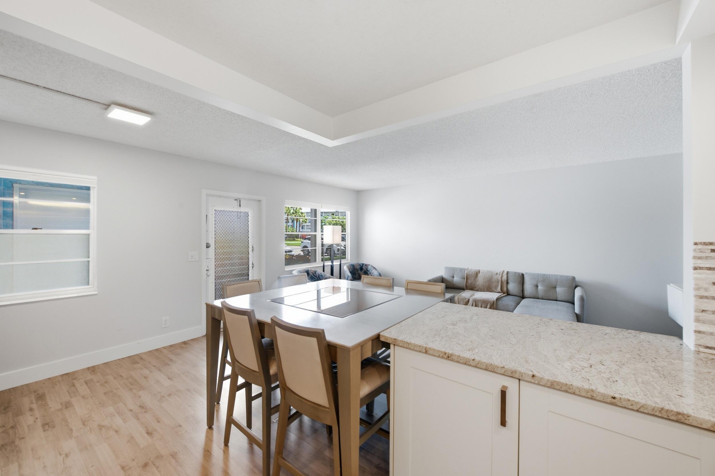 1048 Lincoln C Boca Raton, FL 33434 - Photo 4 of 36 9__dsc6541
