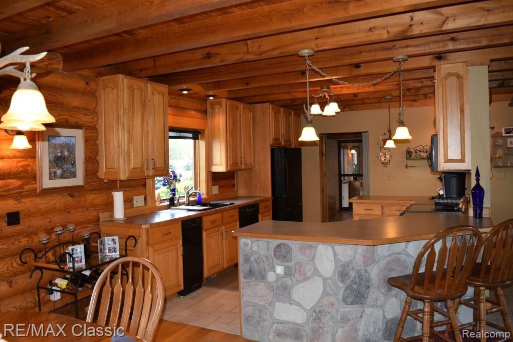 4652 Burgess Road Pinckney, MI 48169 - Photo 7 of 48 DSC_0118.jpg