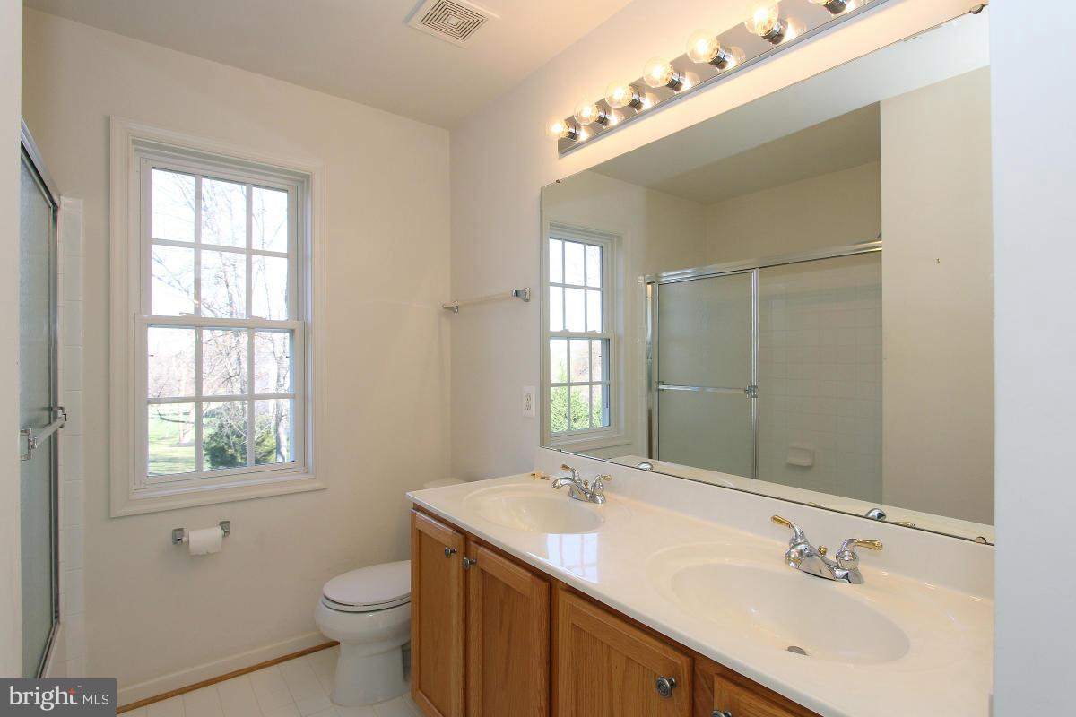 2500 Sapling Ridge Lane Brookeville, MD 20833 - Photo 23 of 30 Bath