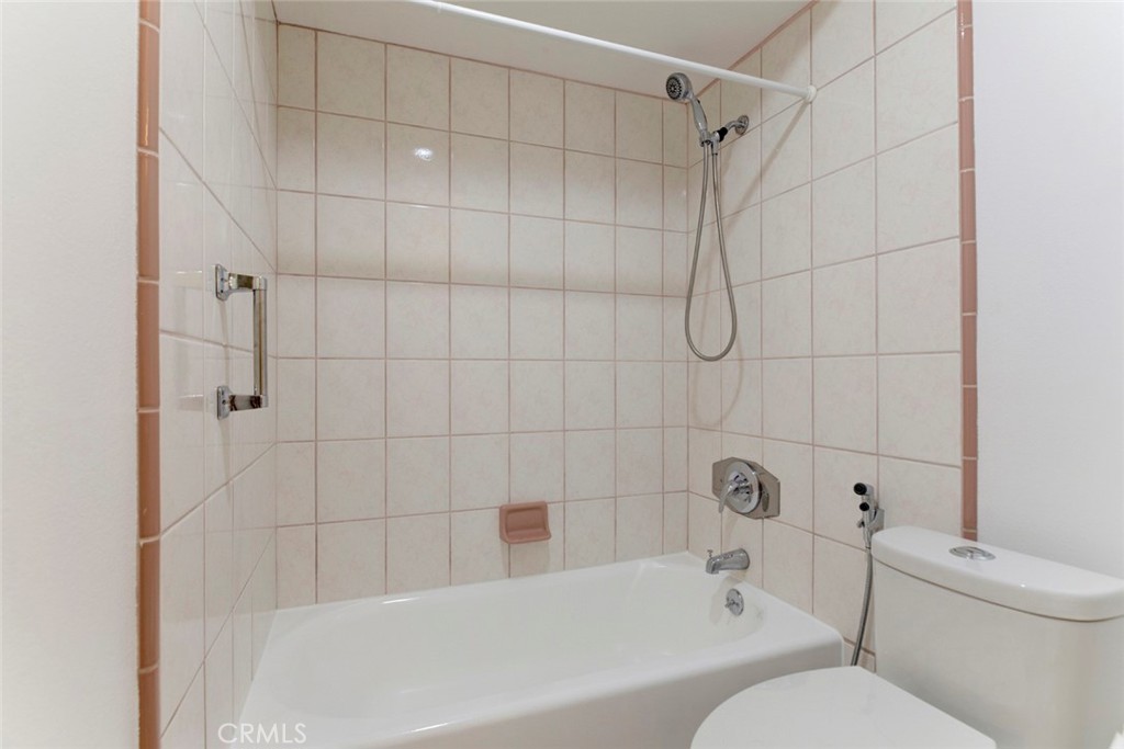 1325 Valley View Road, Unit 301 Glendale, CA 91202 - Photo 26 of 43