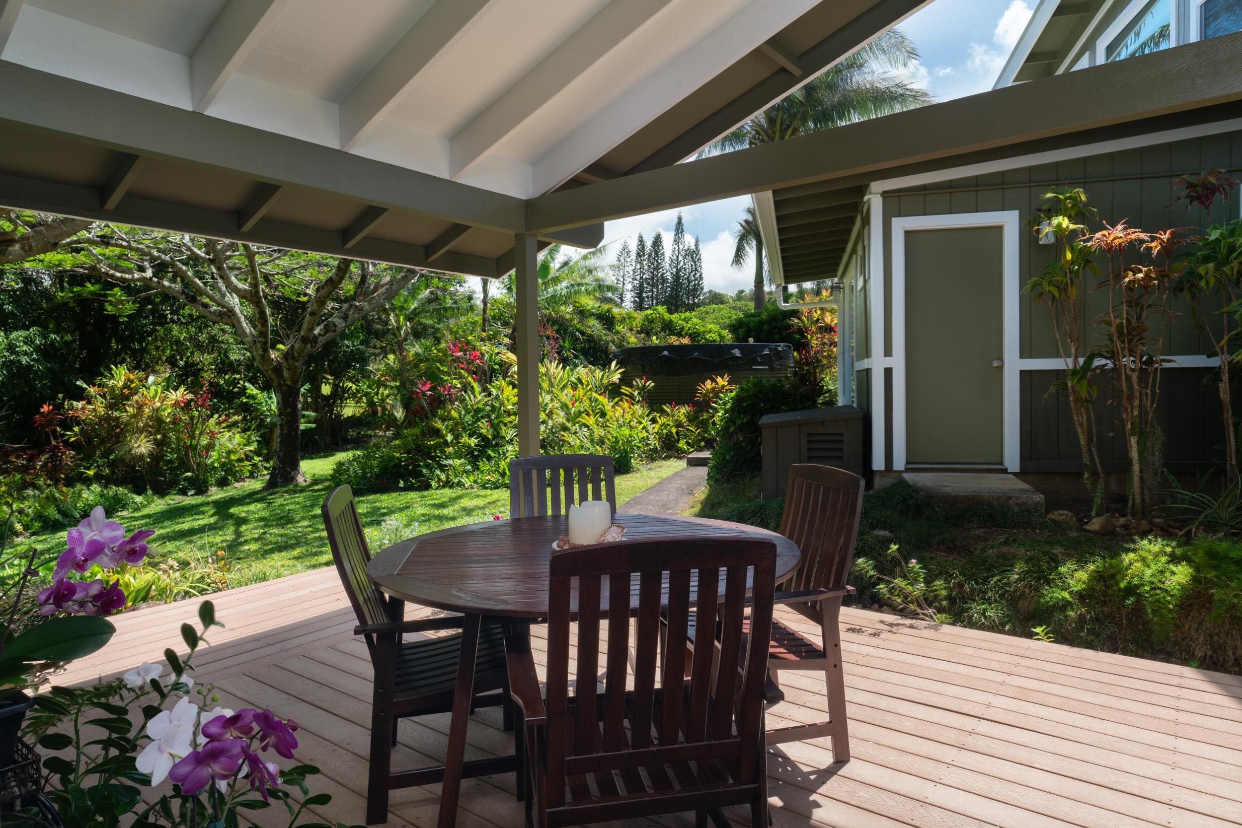 453 North Honokala Road Haiku, HI 96708 - Photo 15 of 33 a view of a table and chairs in patio with potted plants