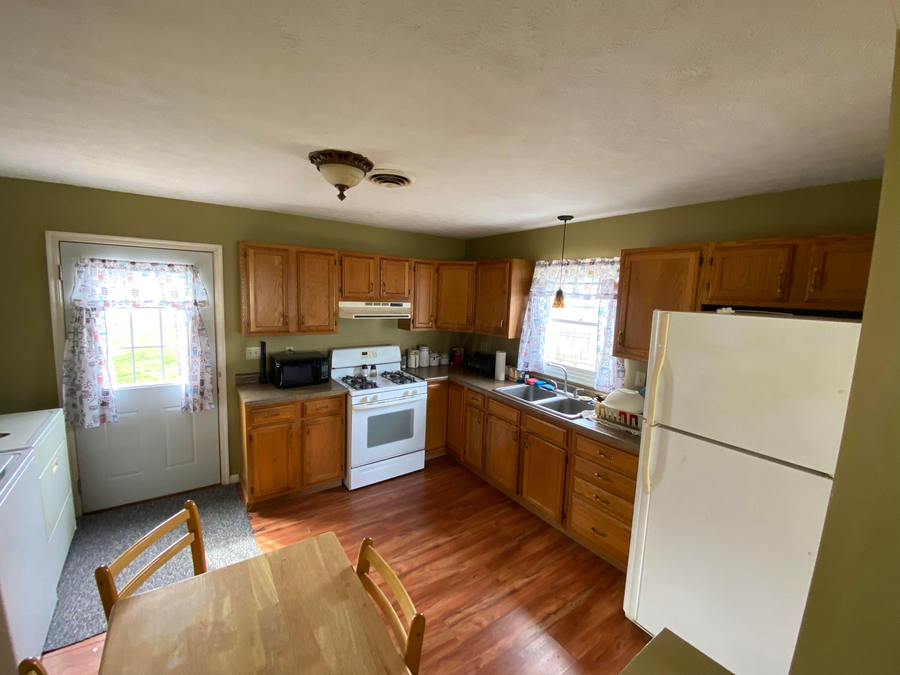 433 Ruth Avenue Circleville, OH 43113 - Photo 11 of 25 2CBD9A04-2BC1-427A-BE42-0611B4C714ED