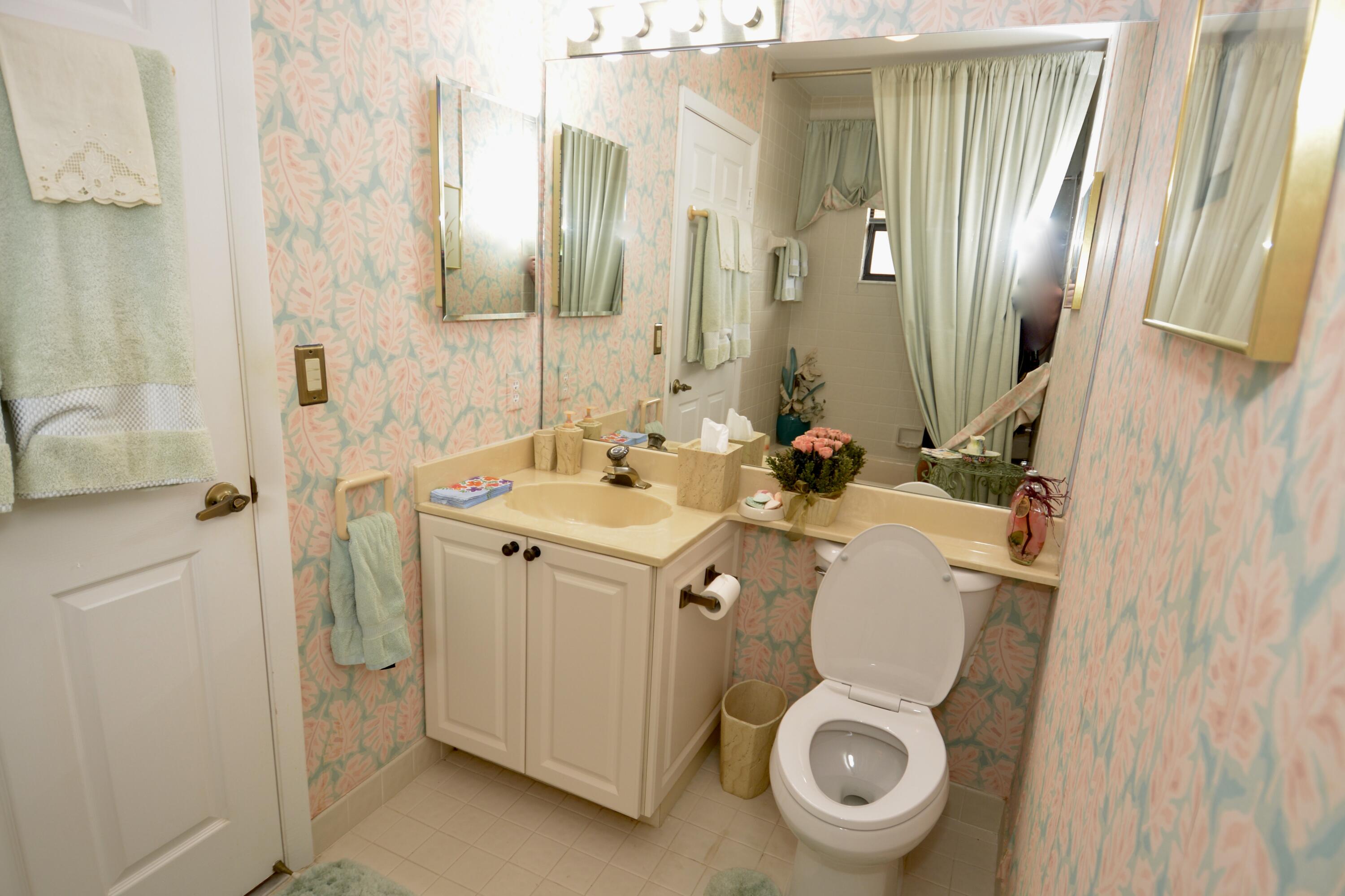 8336 Waterline Drive, Unit 201 Boynton Beach, FL 33472 - Photo 20 of 23 a utility room with dryer and washer