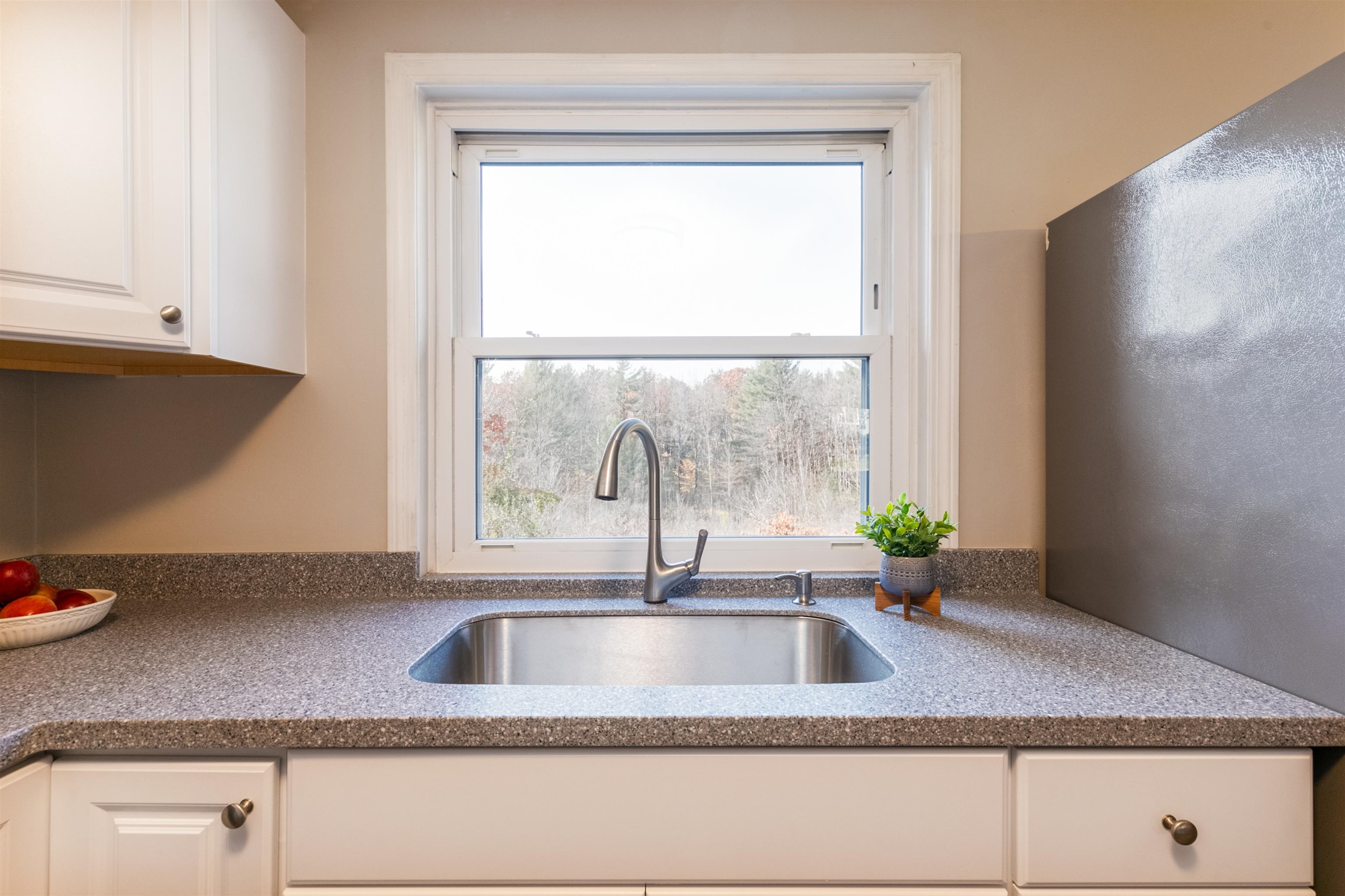 54 Dale Road, Unit B Hooksett, NH 03106 - Photo 4 of 40