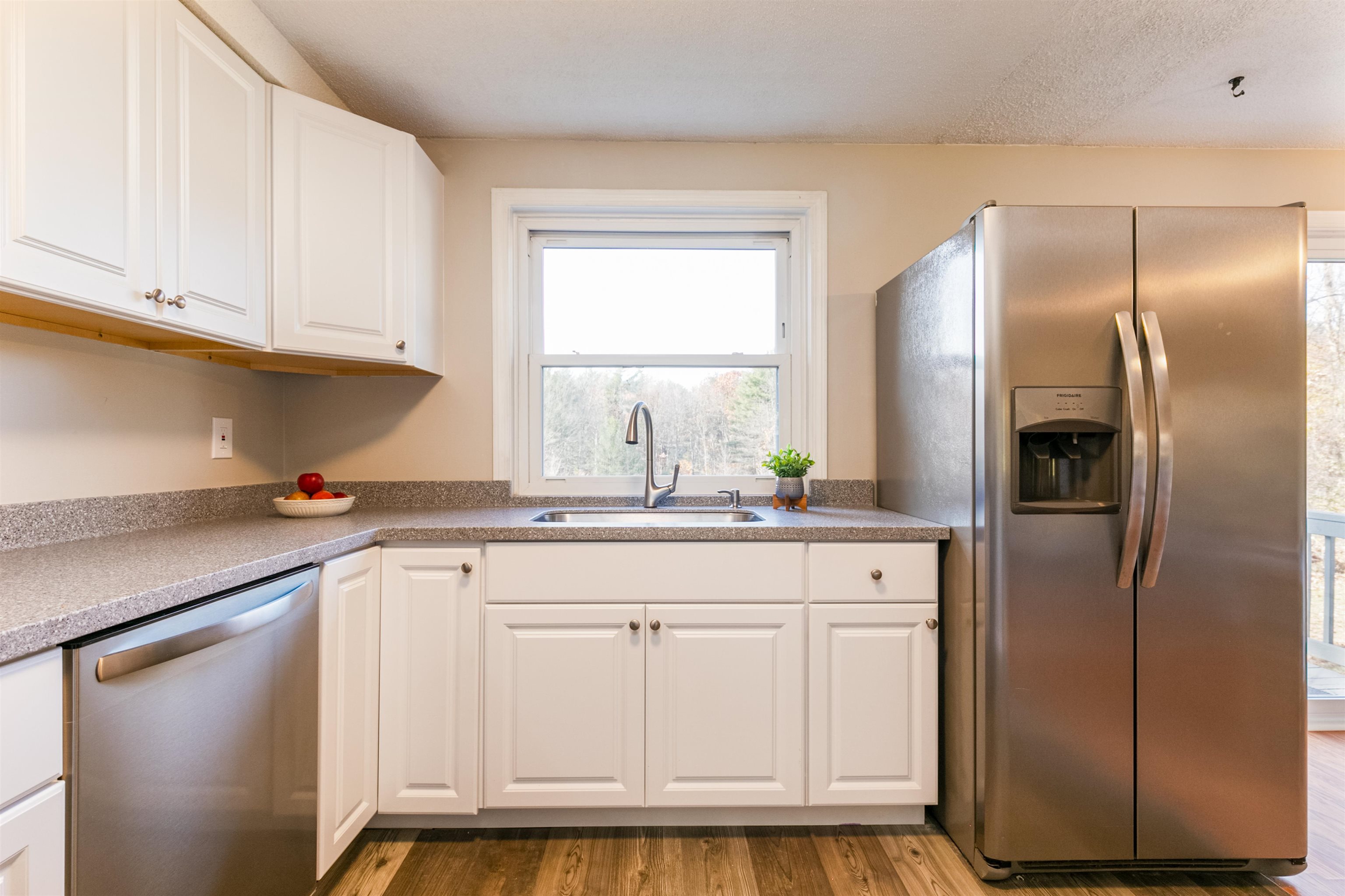 54 Dale Road, Unit B Hooksett, NH 03106 - Photo 5 of 40