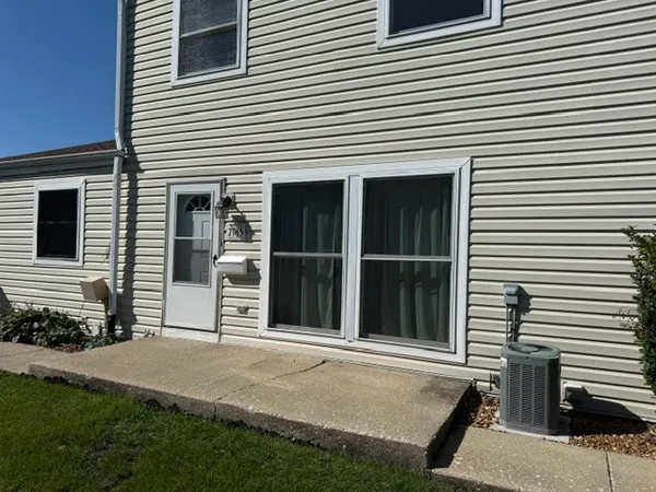 $2,100 | 7965 164th Place, Unit 7965, Tinley Park, IL 60477