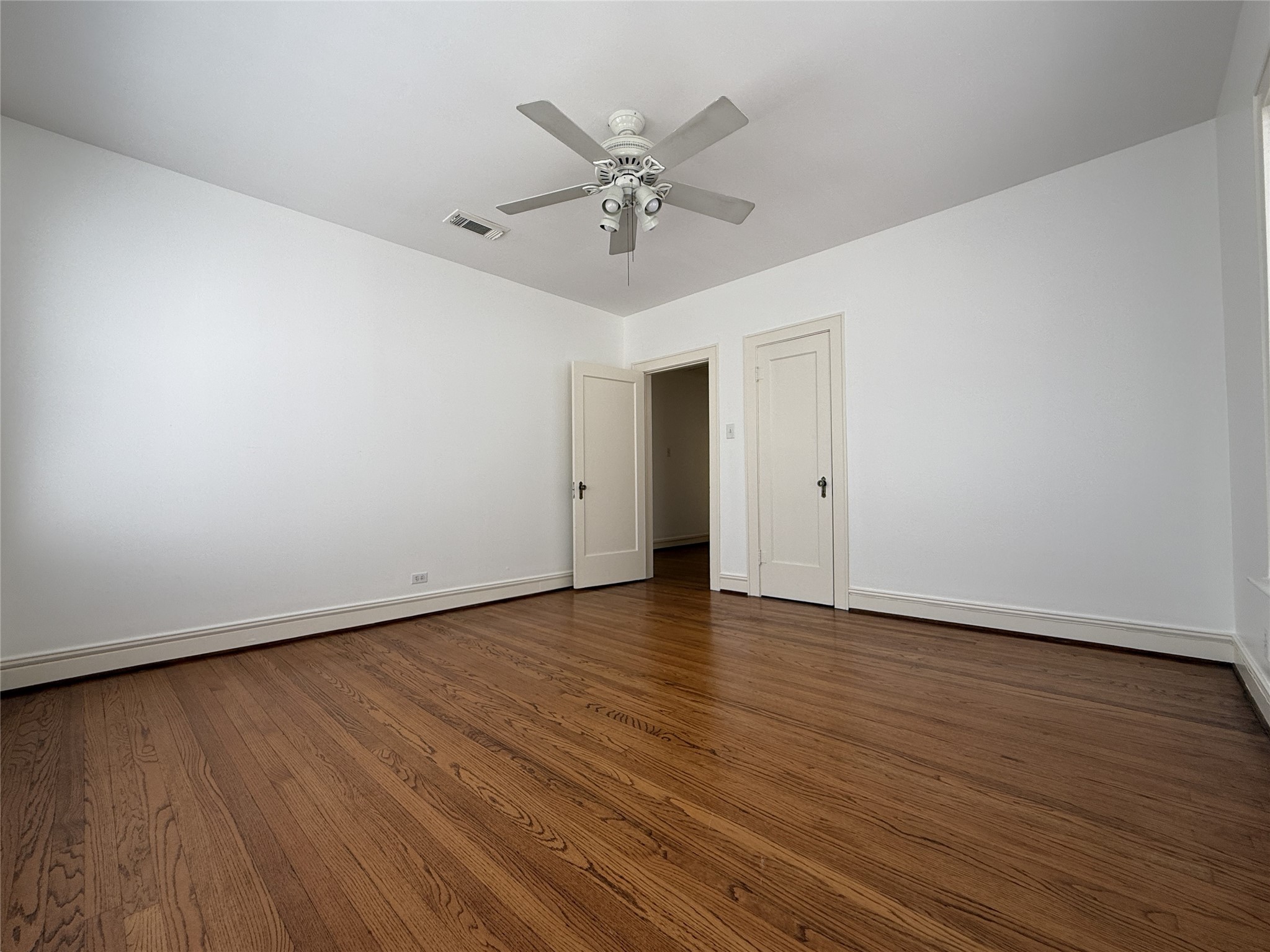 2311 Wroxton Road Houston, TX 77005 - Photo 18 of 24 Alternate view of the 1st bedroom.