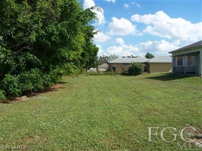 8445 Bamboo Road Fort Myers, FL 33967 - Photo 4 of 5 a view of a garden