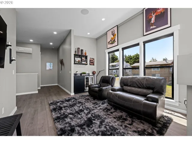 $2,050,000 | 2887 South Hemlock Street, Cannon Beach, OR 97110