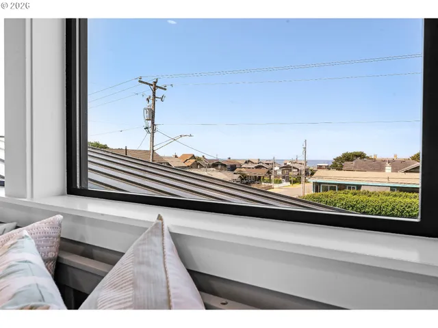 $2,050,000 | 2887 South Hemlock Street, Cannon Beach, OR 97110