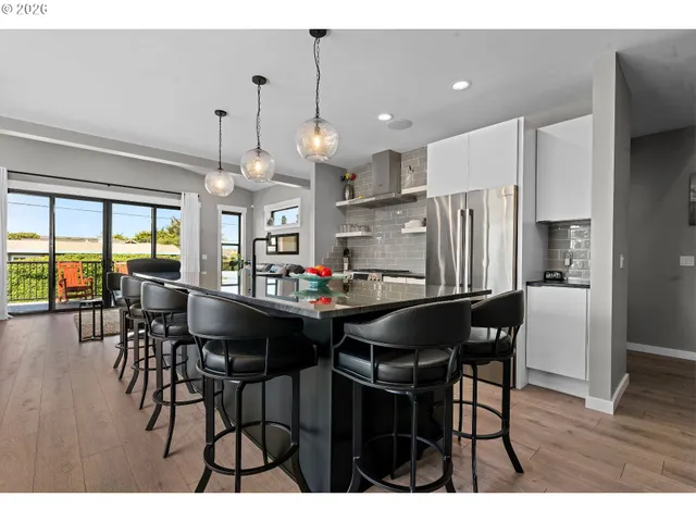 $2,050,000 | 2887 South Hemlock Street, Cannon Beach, OR 97110