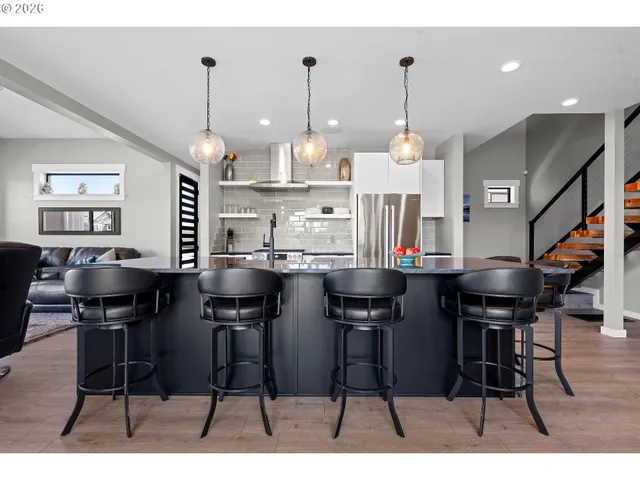 $2,050,000 | 2887 South Hemlock Street, Cannon Beach, OR 97110