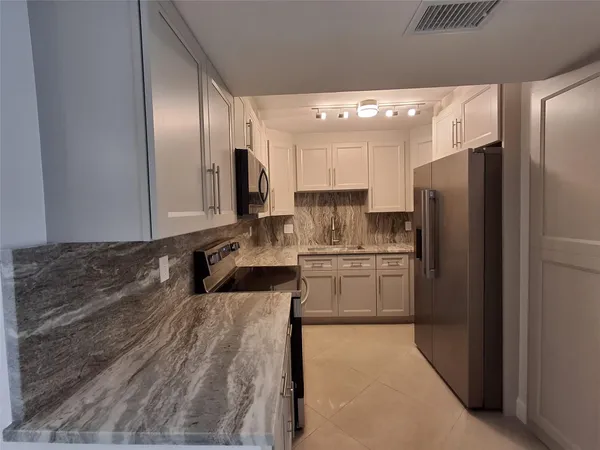 $2,500 | 8763 Shadow Wood Boulevard, Unit 202, Coral Springs, FL 33071