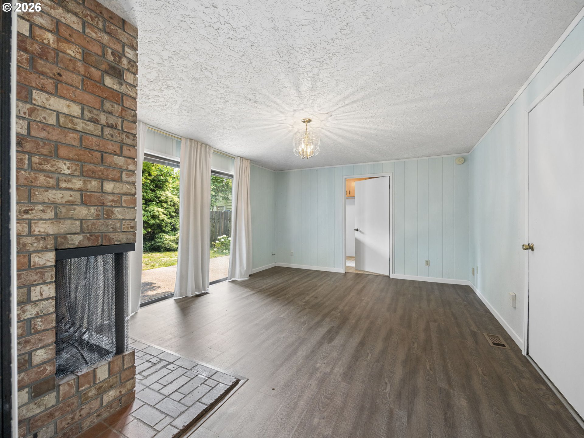 1712 Southwest Hensley Road Troutdale, OR 97060 - Photo 15 of 36 Family Room