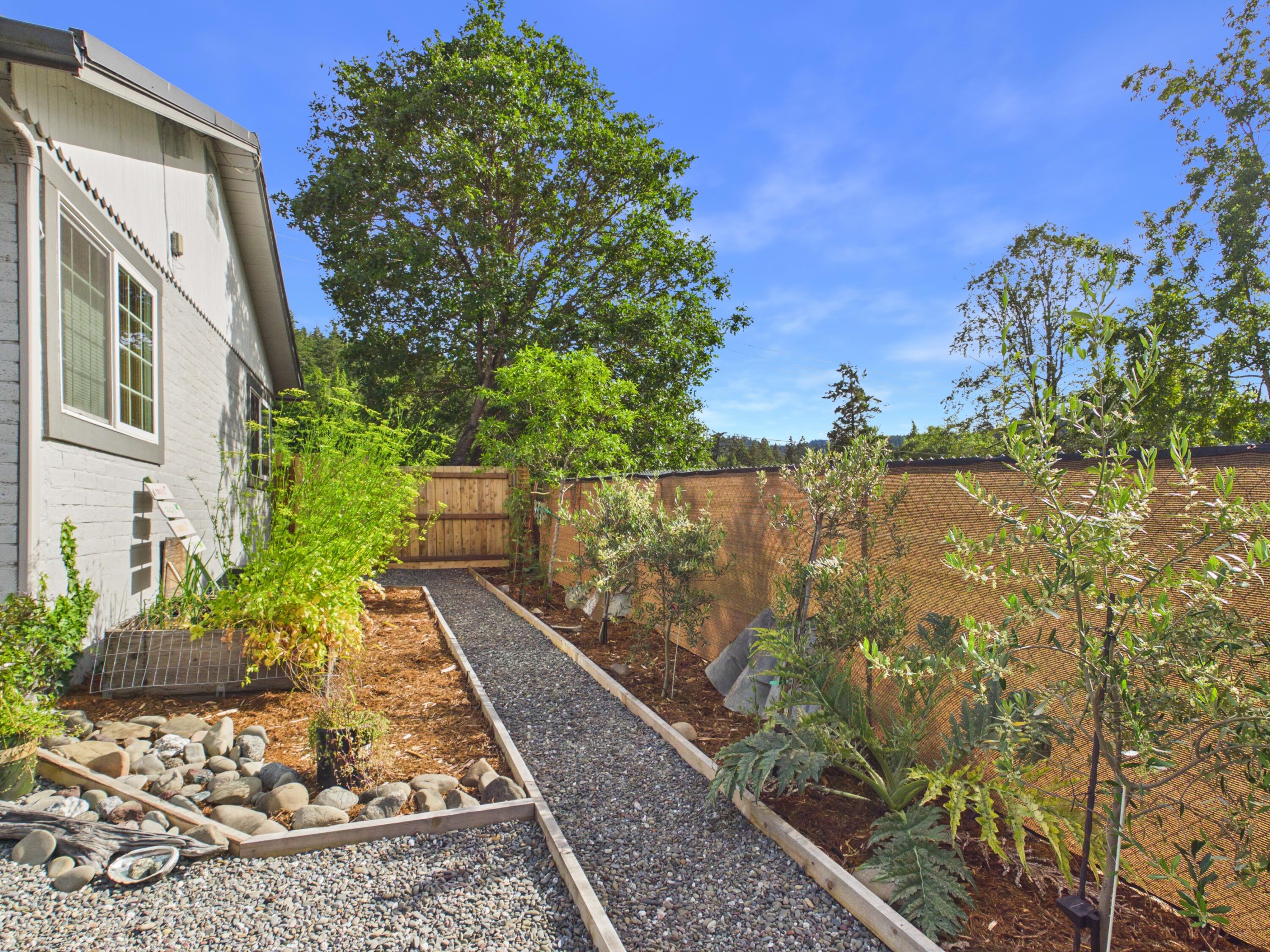179 School Road Miranda, CA 95553 - Photo 40 of 55