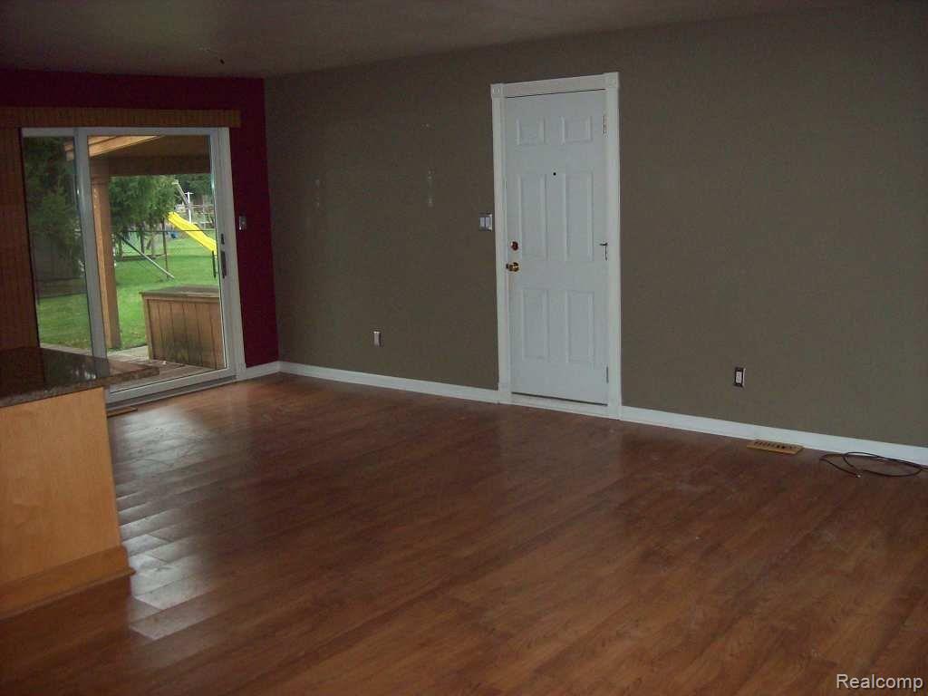 23872 West Lebost Novi, MI 48375 - Photo 9 of 22 100_5240