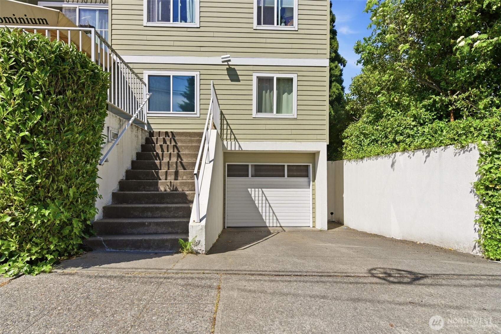800 North Allen Place, Unit 401 Seattle, WA 98103 - Photo 30 of 32
