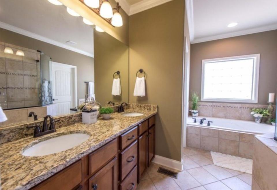 6762 Kenton Ridge Circle Chattanooga, TN 37421 - Photo 17 of 40 Master Bath