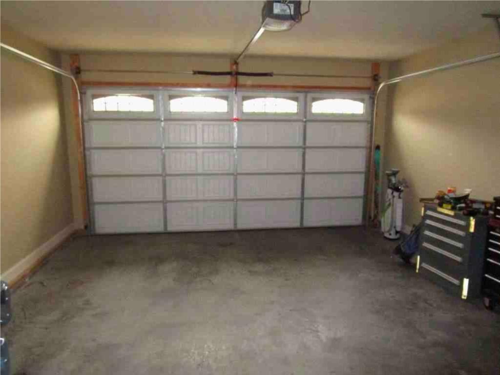 6762 Kenton Ridge Circle Chattanooga, TN 37421 - Photo 31 of 40 Garage