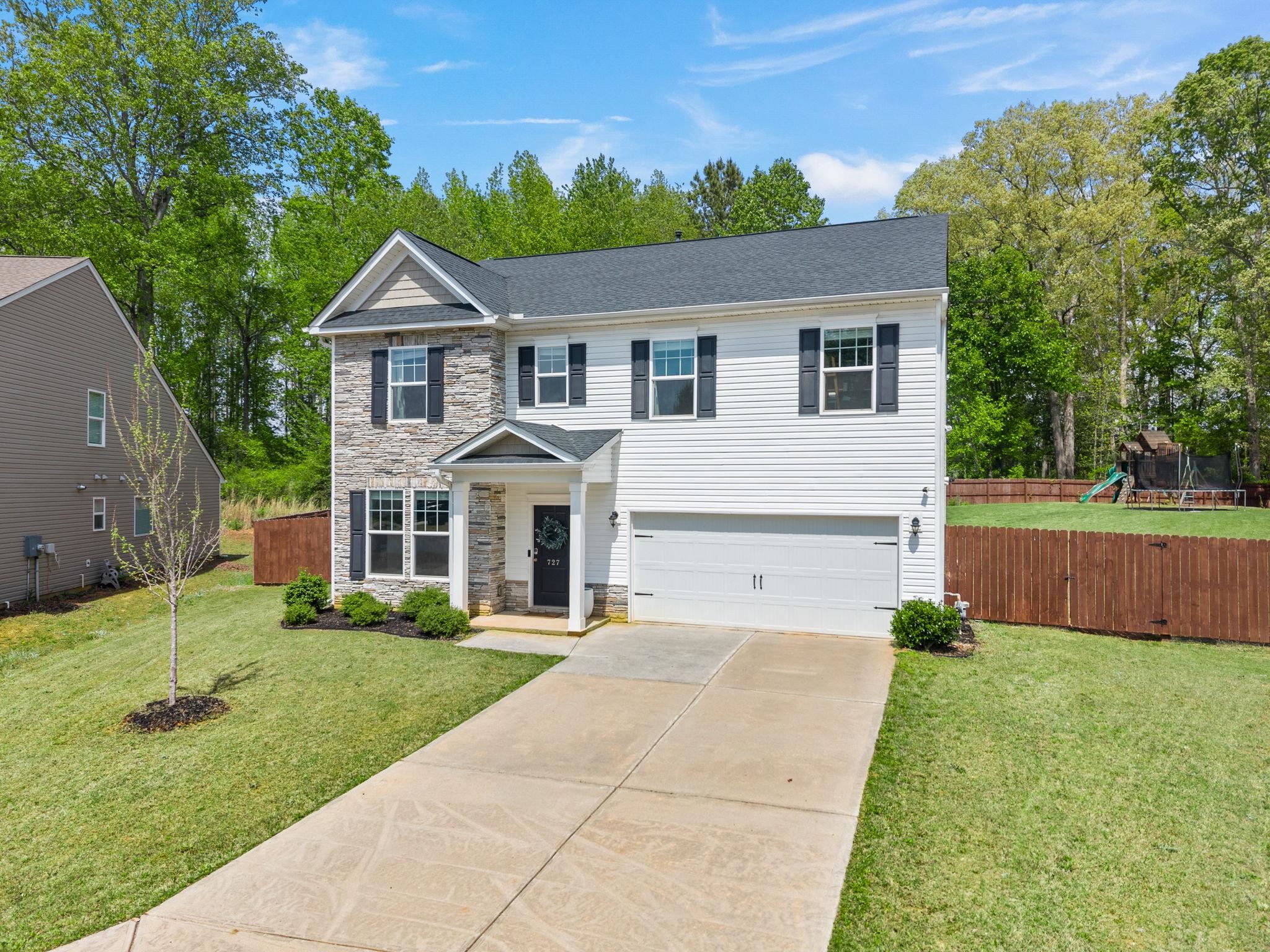 727 Chesterfield Court Boiling Springs, SC 29316 - Photo 4 of 45
