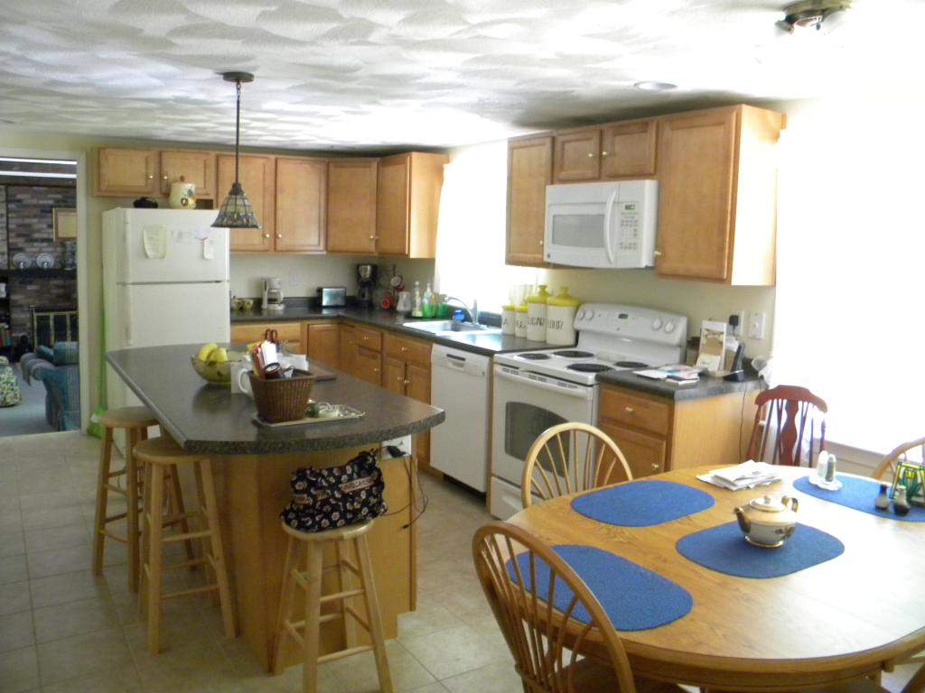 138 Hunter Farm Road Peterborough, NH 03458 - Photo 3 of 12