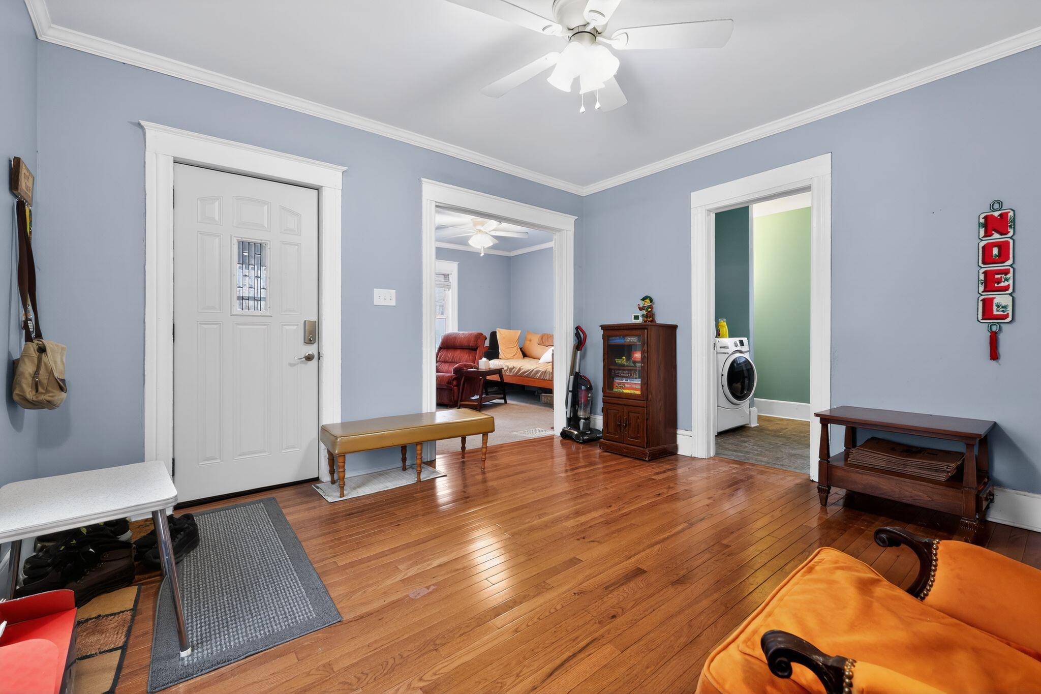 1400 Mound Avenue Jackson, MI 49203 - Photo 6 of 29 11_1400_Mound_Ave_Jackson_MI_49203-Foyer