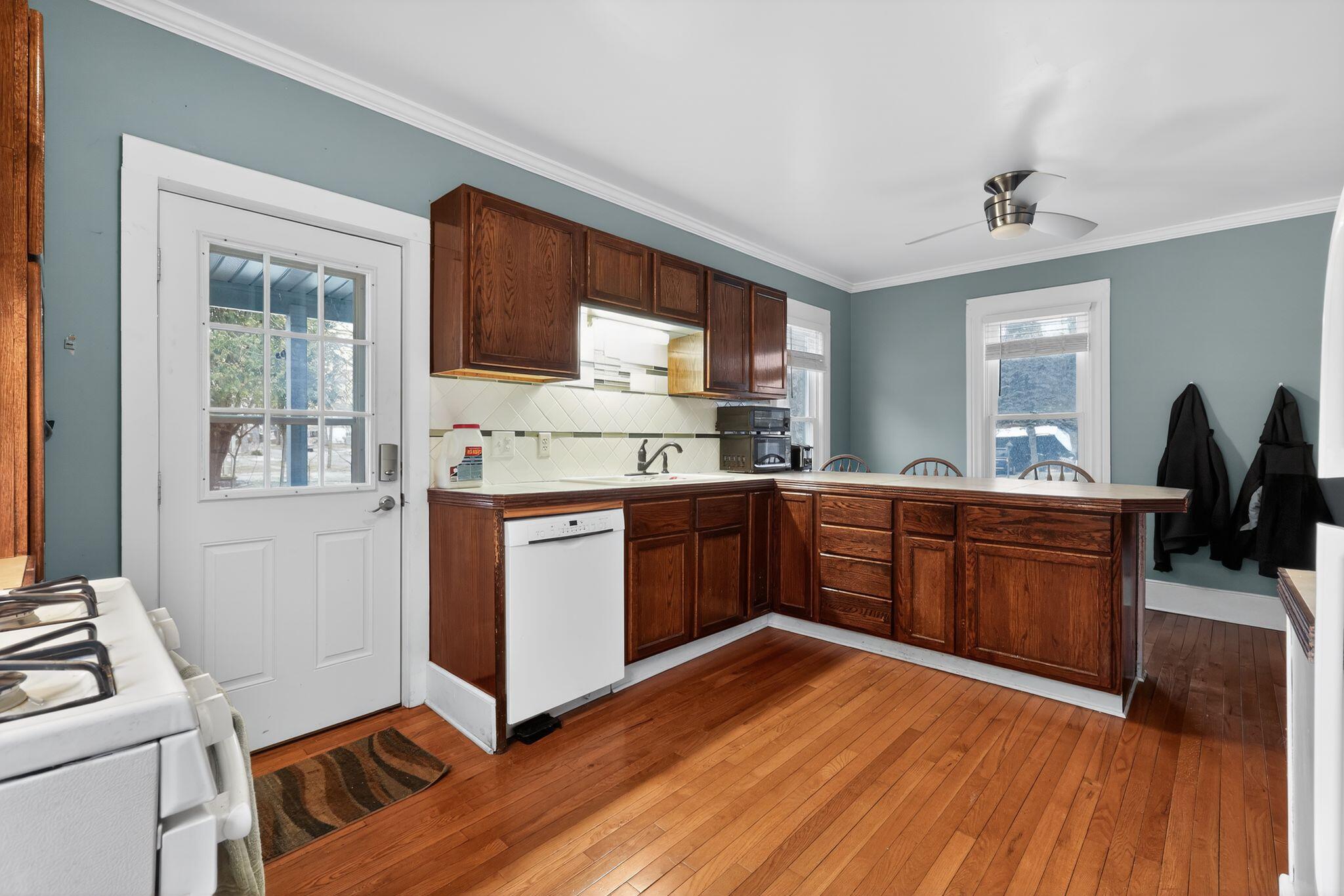 1400 Mound Avenue Jackson, MI 49203 - Photo 10 of 29 15_1400_Mound_Ave_Jackson_MI_49203-Kitch