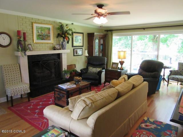 4917 Morton Road New Bern, NC 28562 - Photo 12 of 47 12-Family Room View 2