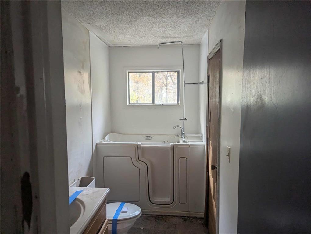 228 Southeast 101st Road Warrensburg, MO 64093 - Photo 14 of 25