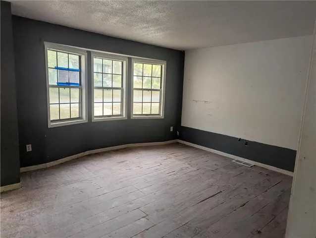 $147,200 | 228 Southeast 101st Road, Warrensburg, MO 64093