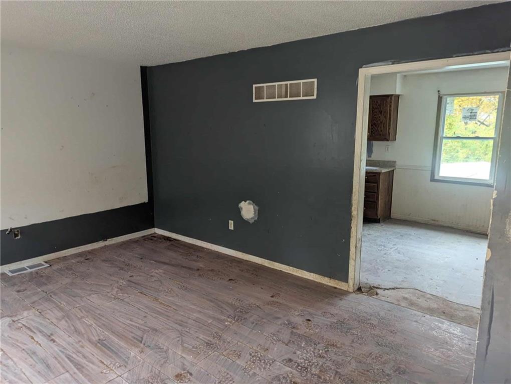 228 Southeast 101st Road Warrensburg, MO 64093 - Photo 5 of 25