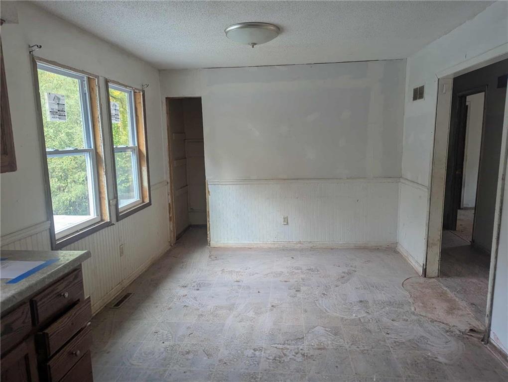 228 Southeast 101st Road Warrensburg, MO 64093 - Photo 7 of 25