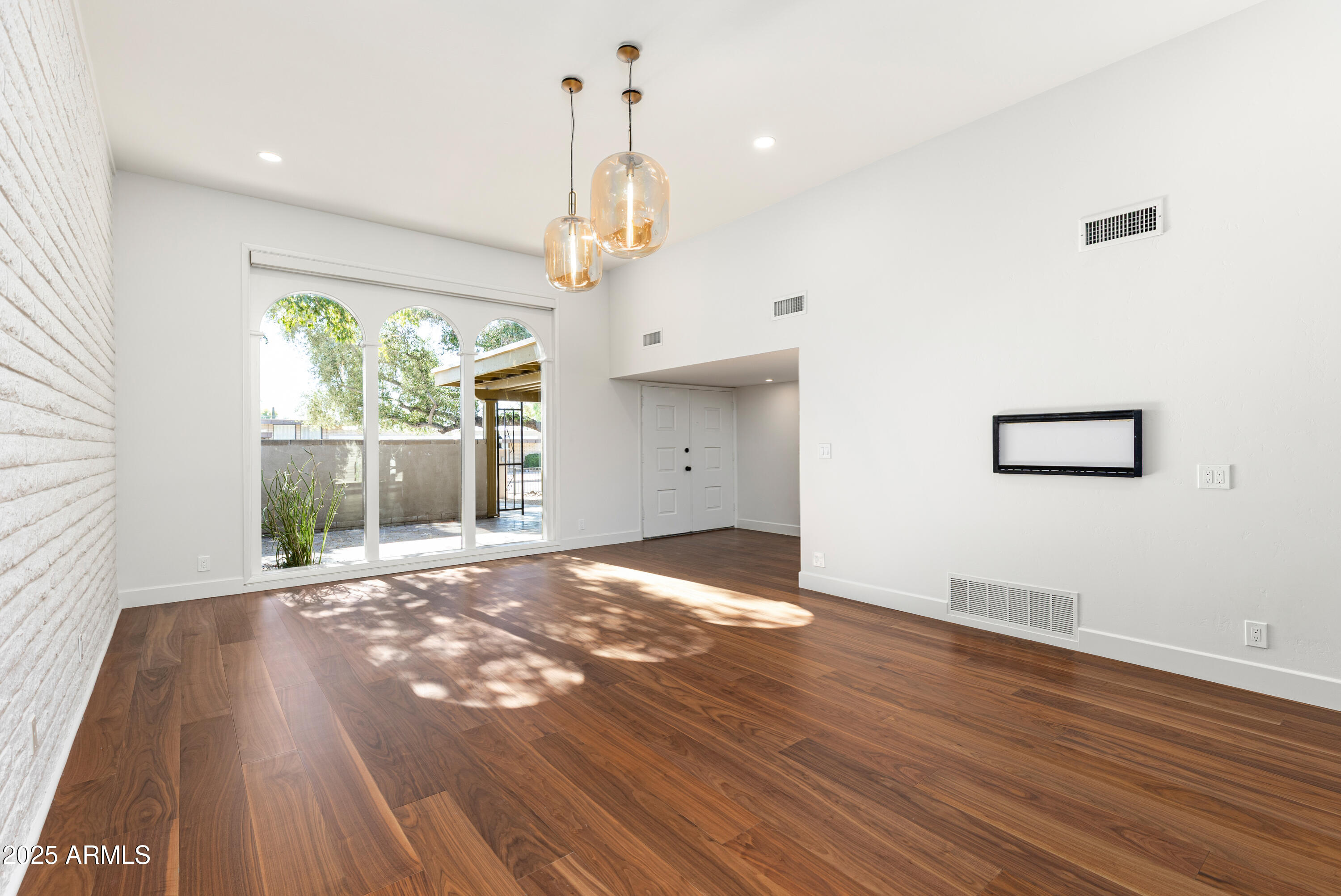 3736 East Montecito Avenue Phoenix, AZ 85018 - Photo 7 of 42 a view of an empty room and window