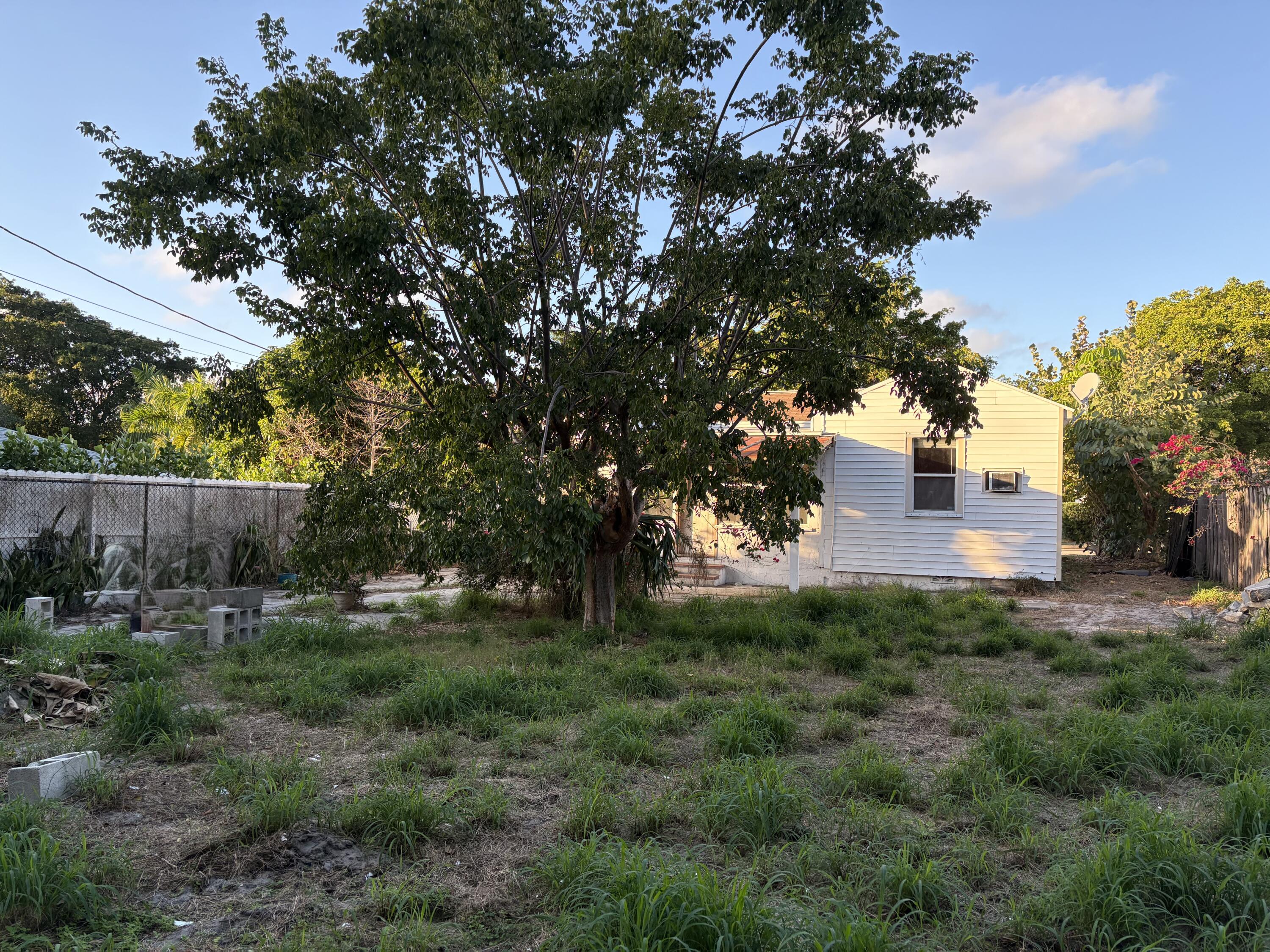 926 Upland Road West Palm Beach, FL 33401 - Photo 2 of 2 a backyard of a house with lots of green space