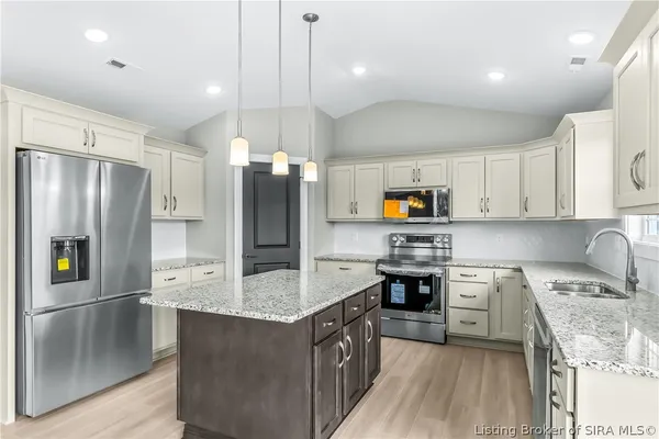 $329,900 | 13947 Deer Run Trace, Floyds Knobs, IN 47143
