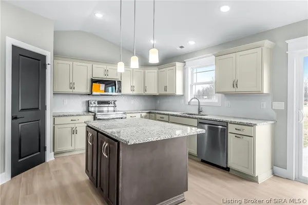 $329,900 | 13947 Deer Run Trace, Floyds Knobs, IN 47143