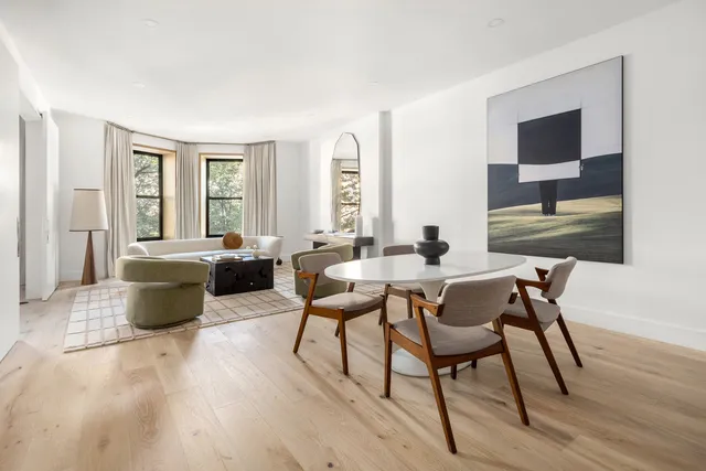 a black and white photo of a living room