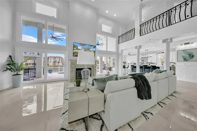 $3,899,999 | 124 Leeward Island, Clearwater Beach, FL 33767