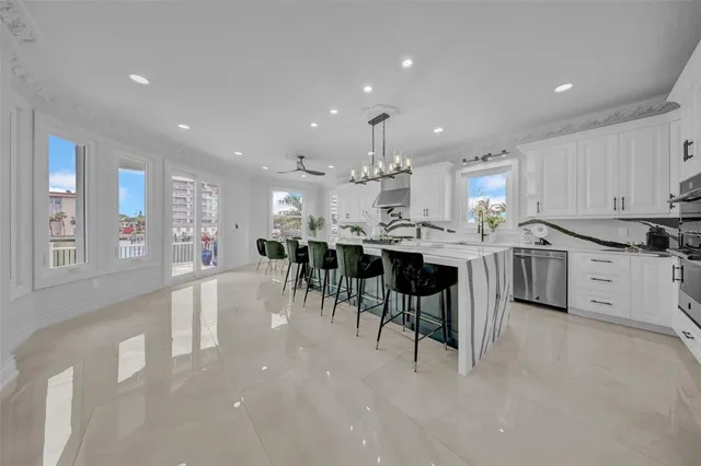 $3,899,999 | 124 Leeward Island, Clearwater Beach, FL 33767